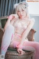 DJAWA Photo - Sonson (손손): "Gata Rosa" (45 photos)